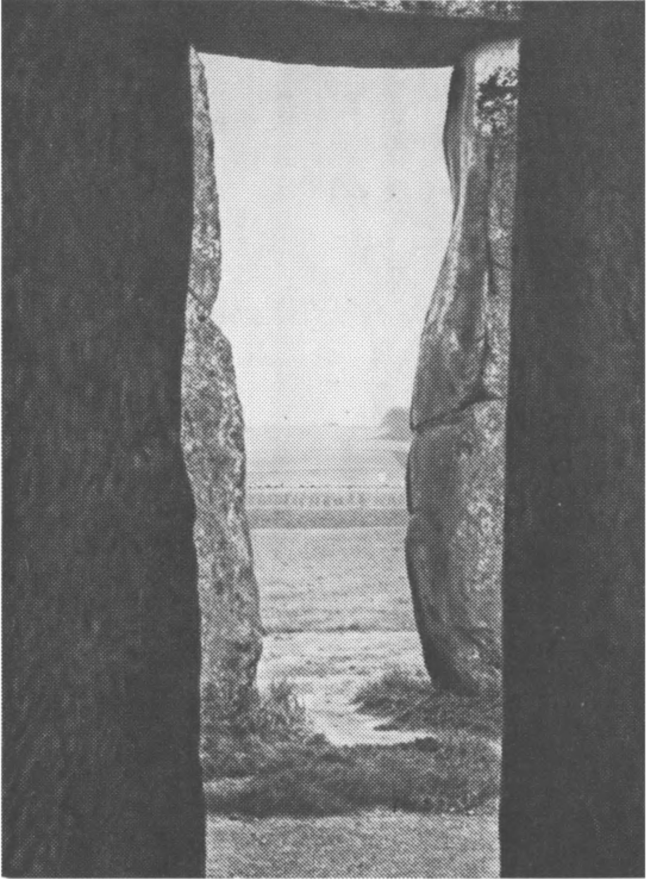Фото 14. Трилит восхода Солнца № 51—52 и вид сквозь сарсеновую арку № 6—7